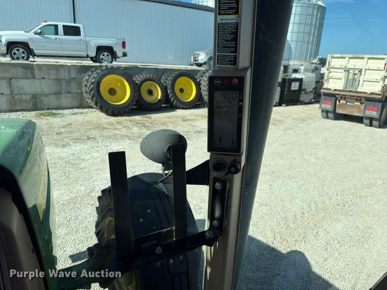 image for item EO8639 2007 John Deere 7830 MFWD tractor