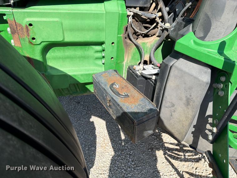image for item EO8640 2004 John Deere 8320 MFWD tractor