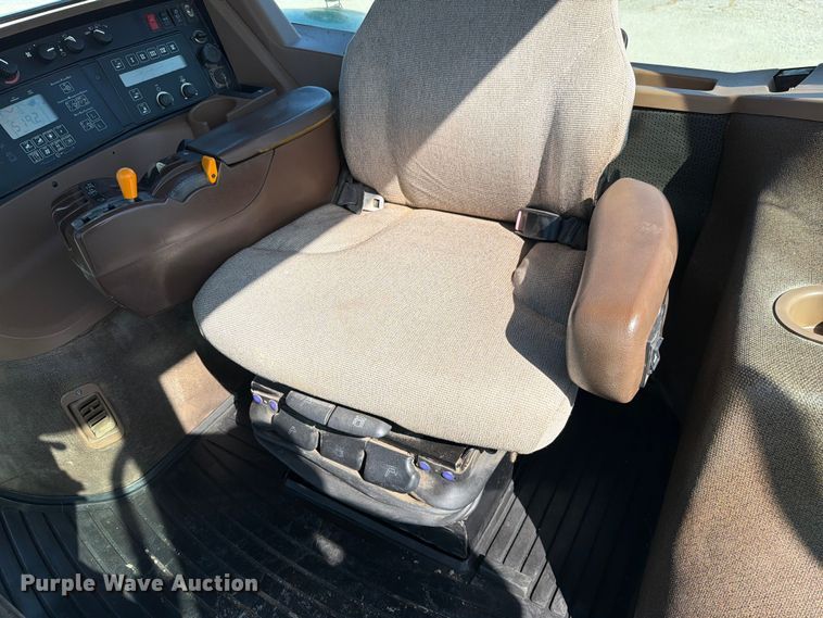 image for item EO8640 2004 John Deere 8320 MFWD tractor