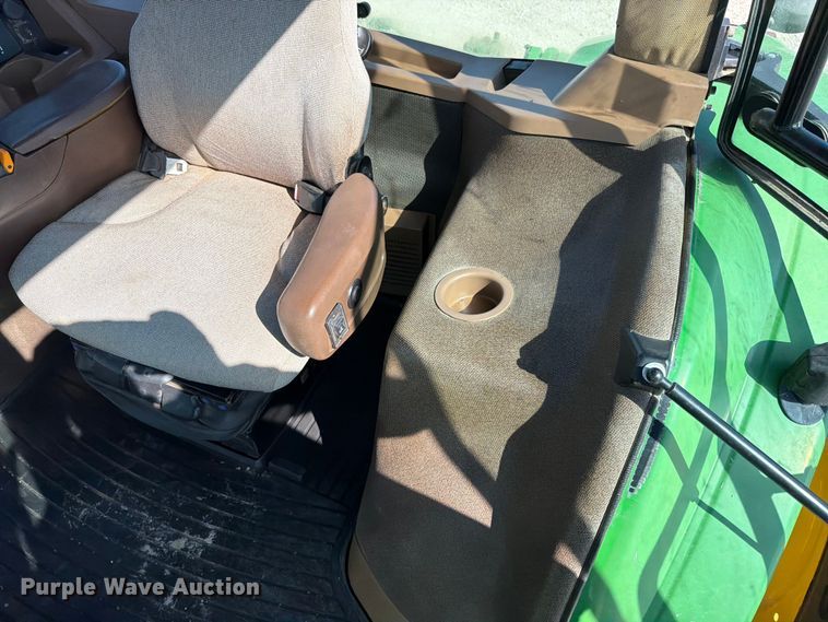 image for item EO8640 2004 John Deere 8320 MFWD tractor