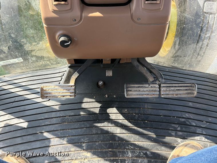 image for item EO8640 2004 John Deere 8320 MFWD tractor