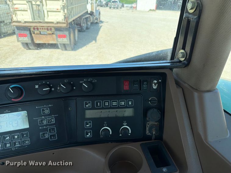 image for item EO8640 2004 John Deere 8320 MFWD tractor