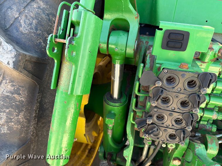 image for item EO8640 2004 John Deere 8320 MFWD tractor