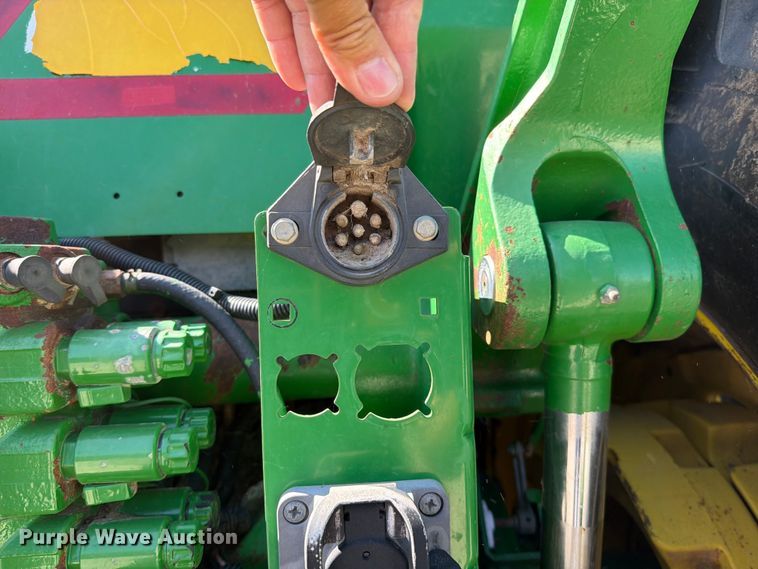 image for item EO8640 2004 John Deere 8320 MFWD tractor