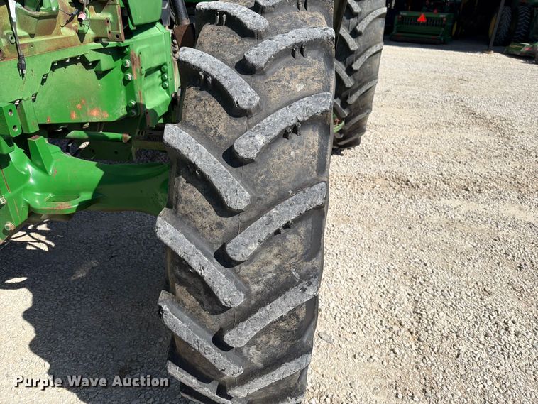 image for item EO8640 2004 John Deere 8320 MFWD tractor