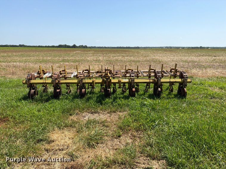 image for item EO8646 Buffalo 4600-6 row crop cultivator