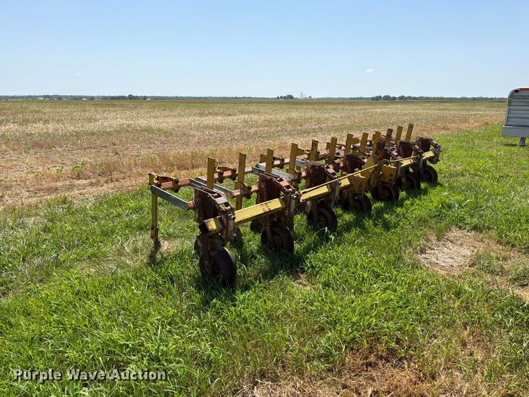 image for item EO8646 Buffalo 4600-6 row crop cultivator