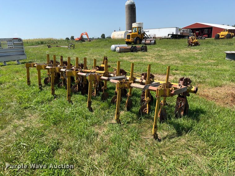 image for item EO8646 Buffalo 4600-6 row crop cultivator
