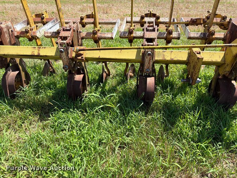 image for item EO8646 Buffalo 4600-6 row crop cultivator