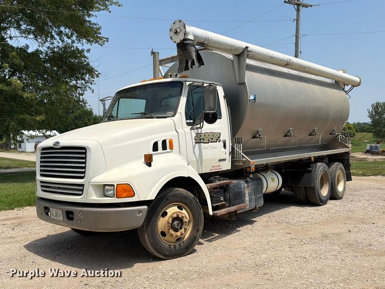 Photo of a 1999 Sterling L9513