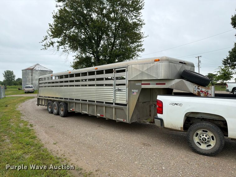 image for item EO8658 2008 Kodiak livestock trailer
