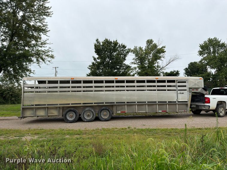 image for item EO8658 2008 Kodiak livestock trailer