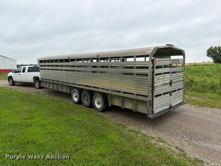 image for item EO8658 2008 Kodiak livestock trailer
