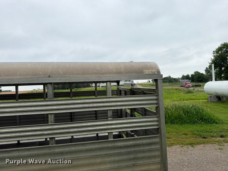 image for item EO8658 2008 Kodiak livestock trailer