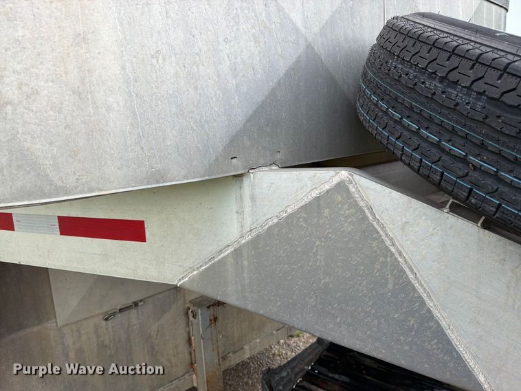 image for item EO8658 2008 Kodiak livestock trailer