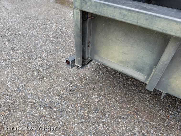 image for item EO8658 2008 Kodiak livestock trailer