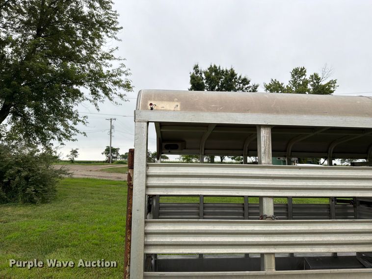 image for item EO8658 2008 Kodiak livestock trailer