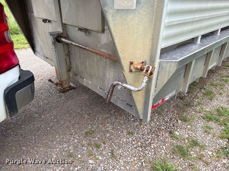 image for item EO8658 2008 Kodiak livestock trailer