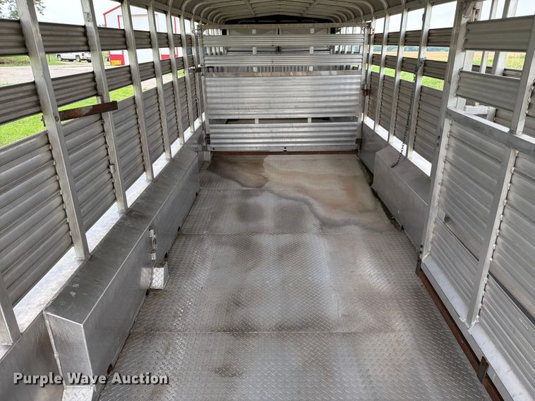 image for item EO8658 2008 Kodiak livestock trailer