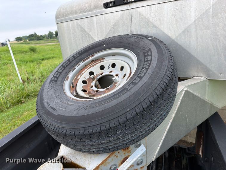 image for item EO8658 2008 Kodiak livestock trailer