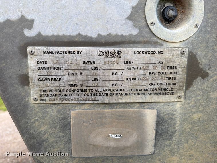 image for item EO8658 2008 Kodiak livestock trailer