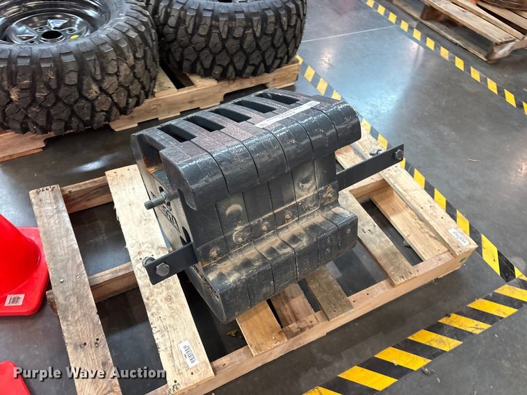 image for item ET0135 Kubota M8079 suitcase weights