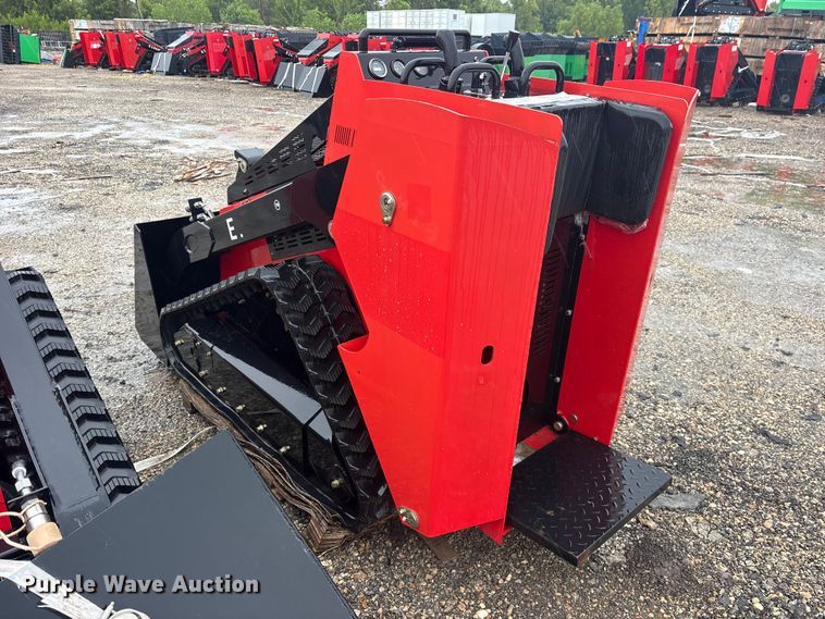 image for item ET0198 2024 Erie SCL850 compact utility loader