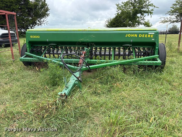 image for item ET0318 John Deere 8300 grain drill