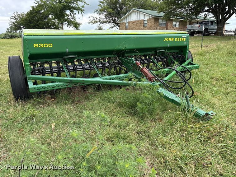 image for item ET0318 John Deere 8300 grain drill