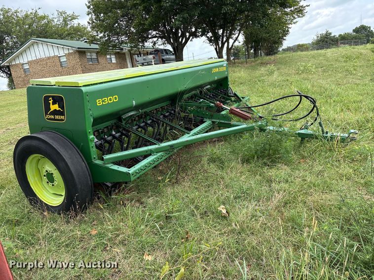 image for item ET0318 John Deere 8300 grain drill