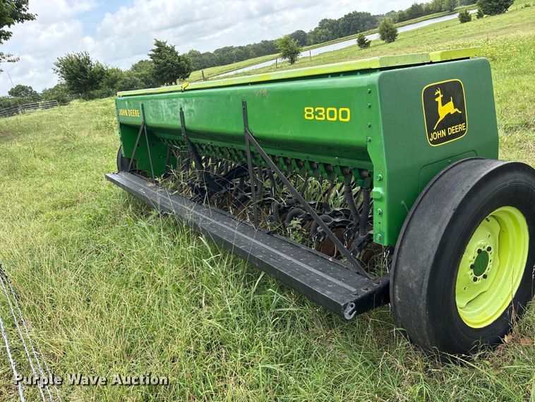 image for item ET0318 John Deere 8300 grain drill