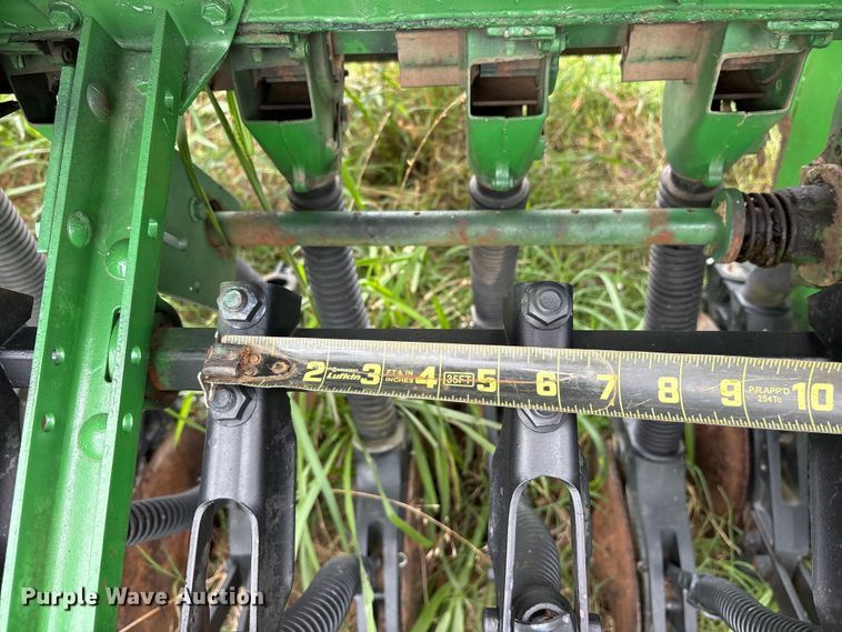 image for item ET0318 John Deere 8300 grain drill