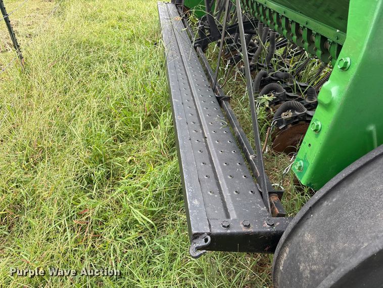 image for item ET0318 John Deere 8300 grain drill