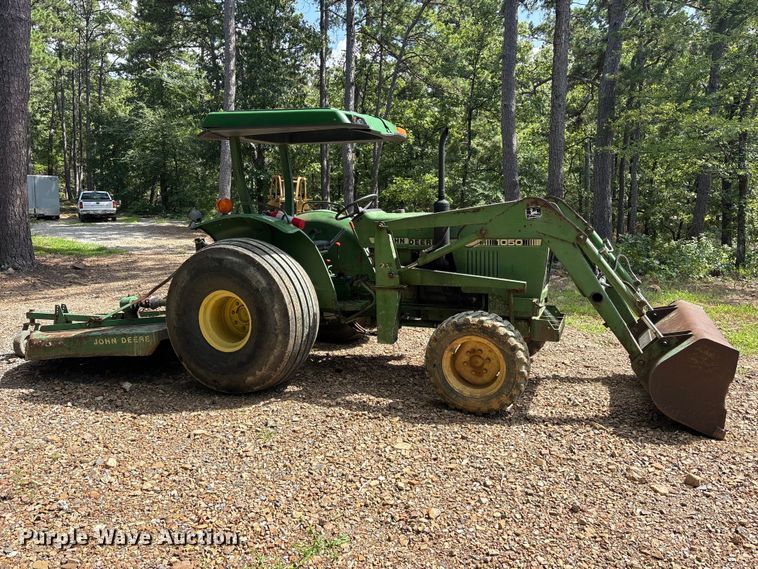 image for item ET0324 1983 John Deere 1050 tractor