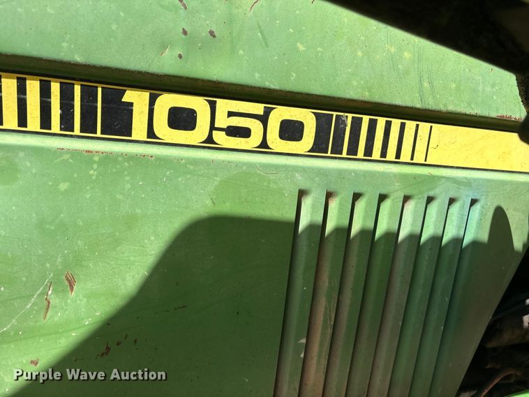 image for item ET0324 1983 John Deere 1050 tractor