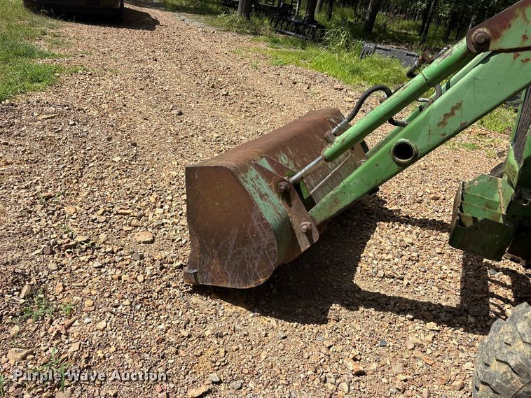 image for item ET0324 1983 John Deere 1050 tractor