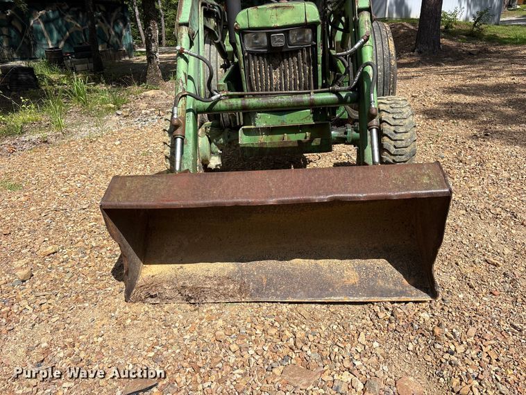 image for item ET0324 1983 John Deere 1050 tractor