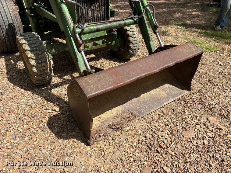image for item ET0324 1983 John Deere 1050 tractor