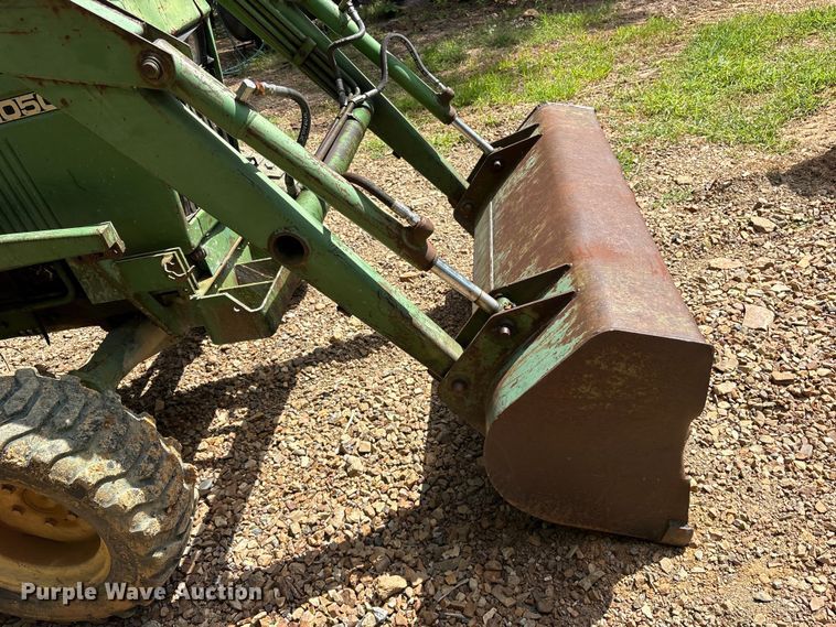 image for item ET0324 1983 John Deere 1050 tractor