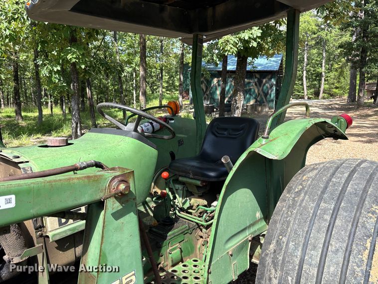 image for item ET0324 1983 John Deere 1050 tractor