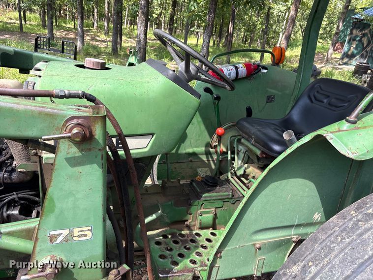 image for item ET0324 1983 John Deere 1050 tractor