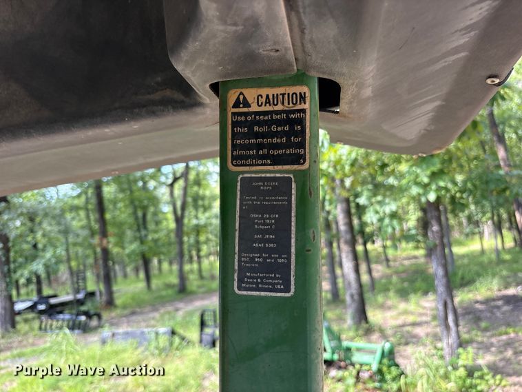 image for item ET0324 1983 John Deere 1050 tractor