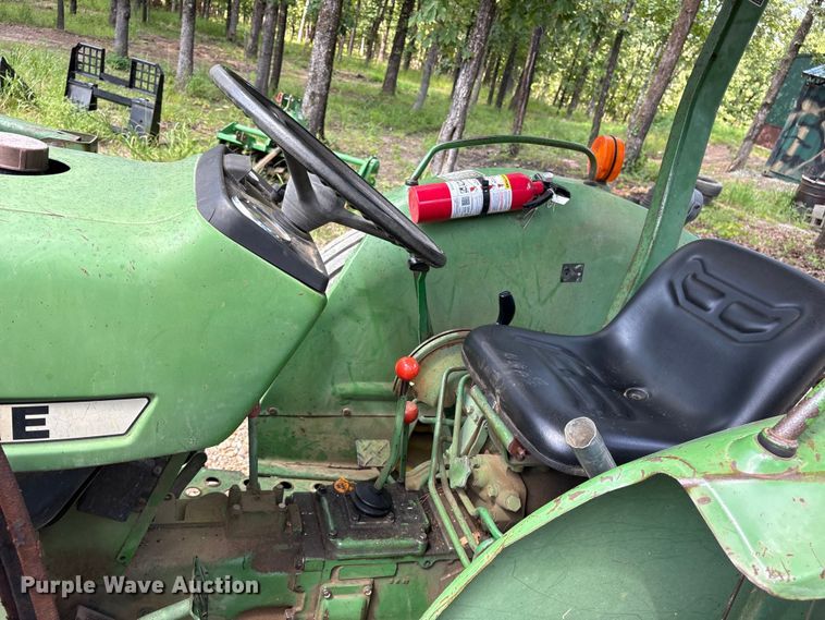 image for item ET0324 1983 John Deere 1050 tractor
