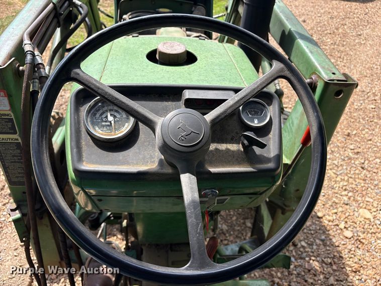 image for item ET0324 1983 John Deere 1050 tractor
