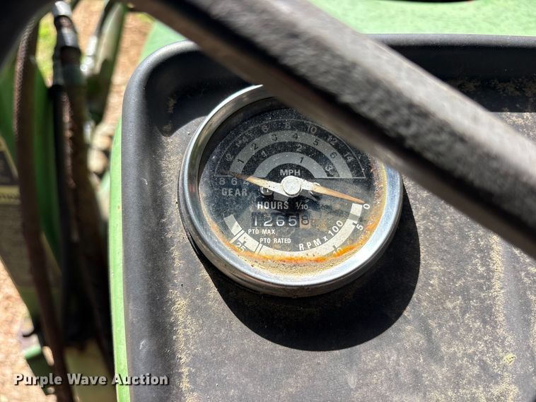 image for item ET0324 1983 John Deere 1050 tractor