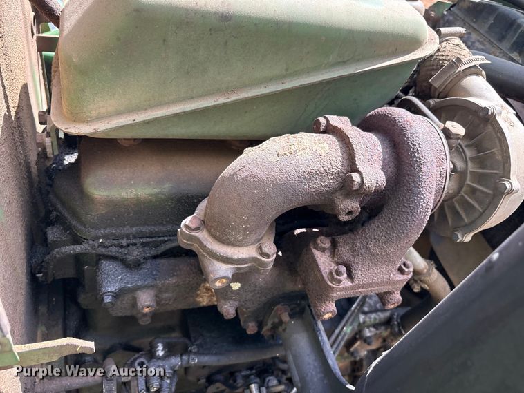 image for item ET0324 1983 John Deere 1050 tractor