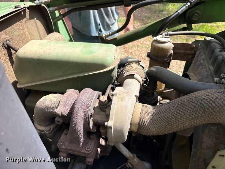 image for item ET0324 1983 John Deere 1050 tractor
