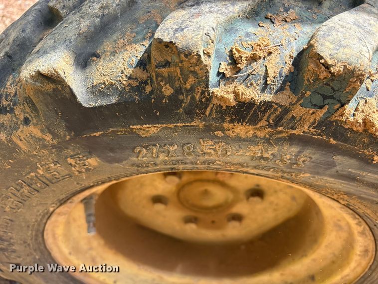 image for item ET0324 1983 John Deere 1050 tractor