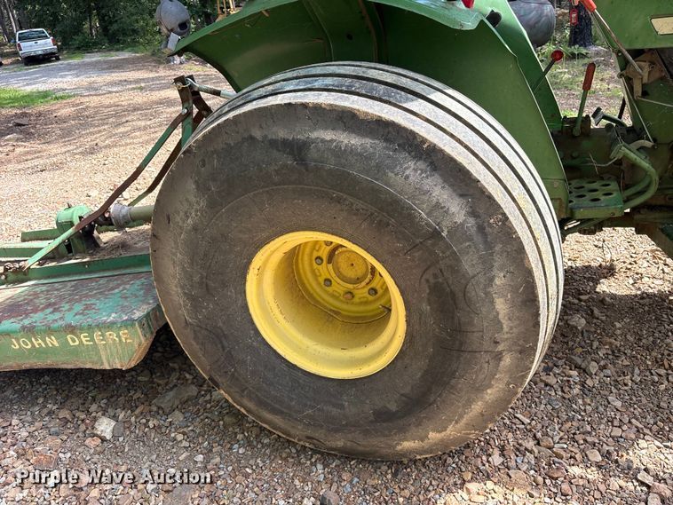 image for item ET0324 1983 John Deere 1050 tractor