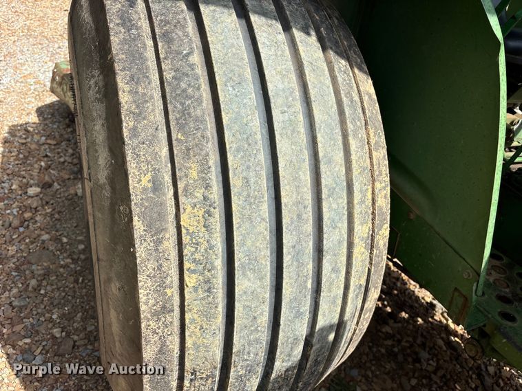 image for item ET0324 1983 John Deere 1050 tractor